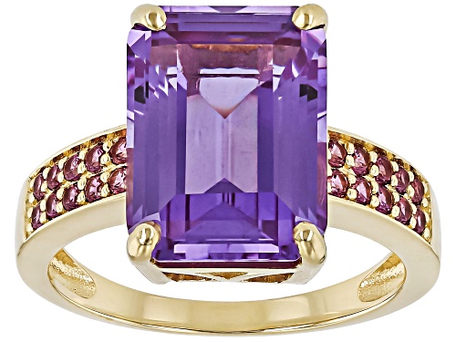 9.00ct Lab Created Color Change Sapphire With 0.36ctw Grape Color Garnet 10k Yellow Gold Ring - Size 6
