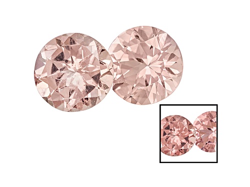Matched pair of color shift Masasi Bordeaux Garnet™ min 0.90ctw 5mm round