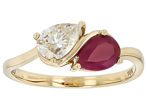 0.85ctw Strontium Titanate And 0.64ctw Ruby 10k Yellow Gold Bypass Ring - Size 8