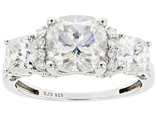 Pre-Owned MOISSANITE FIRE(R) 4.00CTW DEW CUSHION CUT AND ROUND PLATINEVE(R) RING - Size 10
