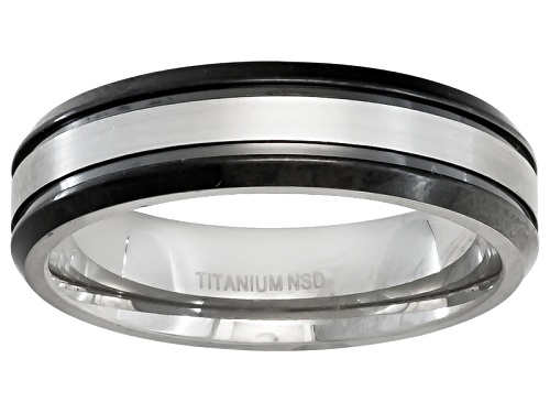 4mm Titanium With Black Ion Plating And Silver Tone Center Stripe Comfort Fit Men's Band - Size 7.5