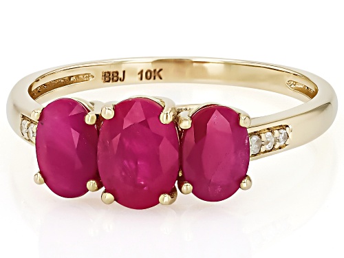 2.07ctw John Saul Ruby With 0.03ctw White Diamond 10k Yellow Gold Ring - Size 9