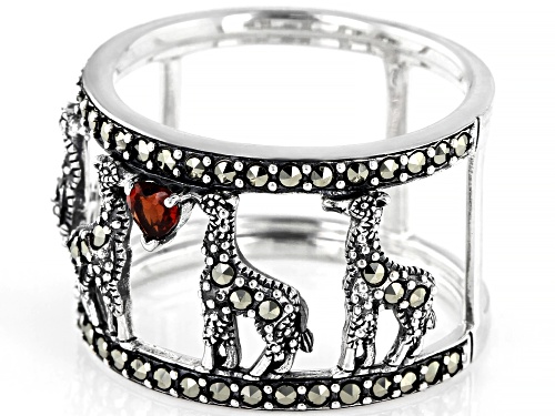 Heart shaped red Vermelho Garnet ™ with 0.64ctw round marcasite sterling silver giraffe ring - Size 8