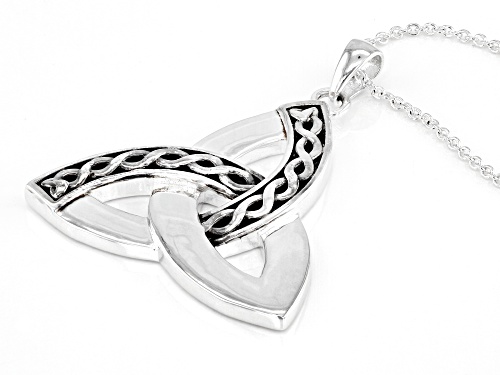 Artisan Collection of Ireland™ Silver Tone Trinity Knot Pendant With Chain