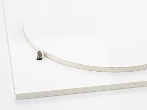 Adjustable necklace finding form