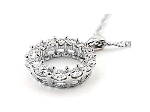 MOISSANITE FIRE(R) 1.09CTW DEW ROUND PLATINEVE(R) CIRCLE PENDANT & SINGAPORE CHAIN