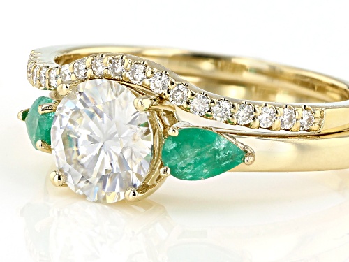MOISSANITE FIRE(R) 1.39CTW DEW AND .40CTW ZAMBIAN EMERALD 14K YELLOW GOLD RING WITH BAND - Size 8