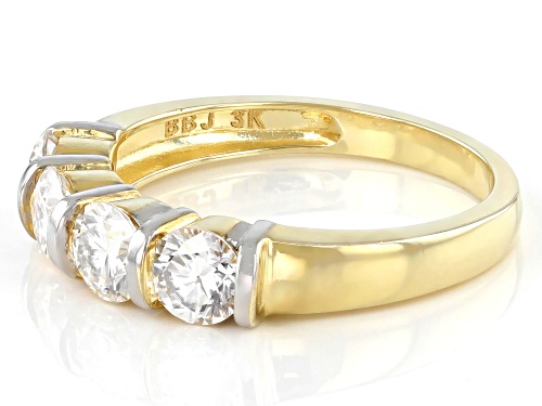 MOISSANITE FIRE(R) 1.32CTW DEW ROUND 3K YELLOW GOLD BAND RING - Size 7