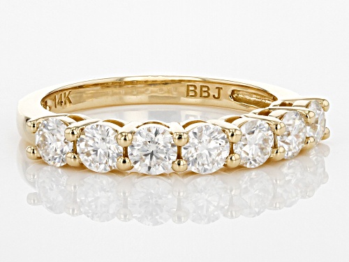 MOISSANITE FIRE(R) 1.12CTW DEW ROUND 14K YELLOW GOLD BAND RING - Size 7.5