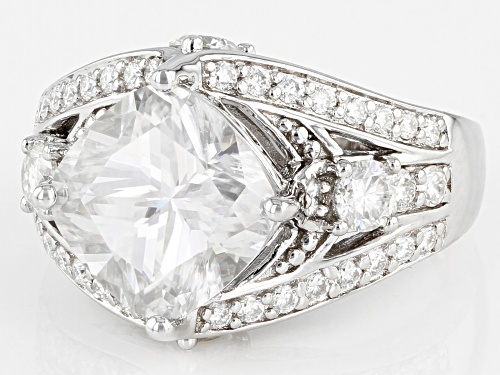 Pre-Owned MOISSANITE FIRE(R) 6.16CTW DEW SQUARE CUSHION AND ROUND PLATINEVE(R) RING - Size 10