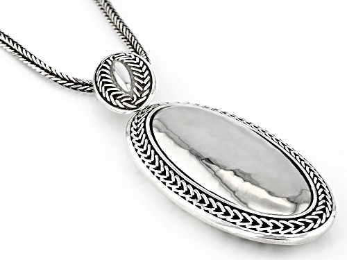 Pre-Owned Sterling Silver Oxidized Hammered Oval Pendant Wheat Link 18 Inch Necklace - Size 18