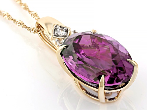Pre-Owned 7.00ct Lab Color Change Sapphire With 0.03ctw Lab White Sapphire 10k Yellow Gold Pendant W