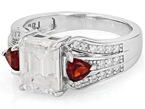 Pre-Owned MOISSANITE FIRE® 2.82CTW DEW EMERALD CUT AND ROUND WITH GARNET PLATINEVE® RING - Size 6