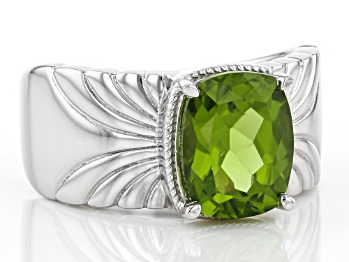 Pre-Owned 2.76ct Rectangular Cushion Manchurian Peridot(TM) Rhodium Over Sterling Silver Ring - Size 7