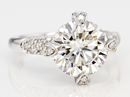 Pre-Owned MOISSANITE FIRE® 4.60CTW DIAMOND EQUIVALENT WEIGHT ROUND PLATINEVE™ RING - Size 10