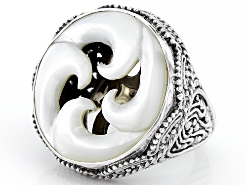 Artisan Collection Of Bali™ 25mm Round Carved White Mother Of Pearl Wave Sterling Silver Ring - Size 6