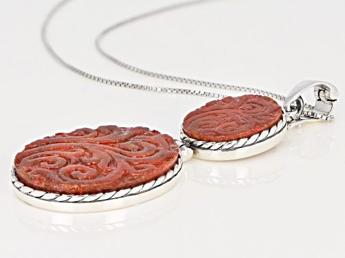 Southwest Style y JTV™ Oval Carved Indonesian Red Sponge Coral Silver Enhancer With Chain