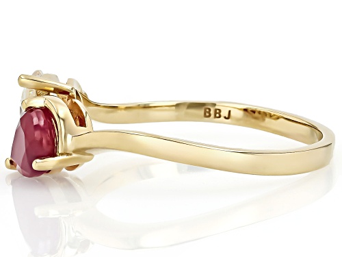 0.85ctw Strontium Titanate And 0.64ctw Ruby 10k Yellow Gold Bypass Ring - Size 8