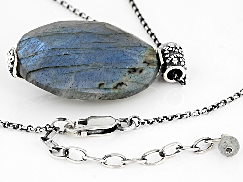 Artisan Collection of Morocco™ Labradorite Sterling Silver Pendant With Chain