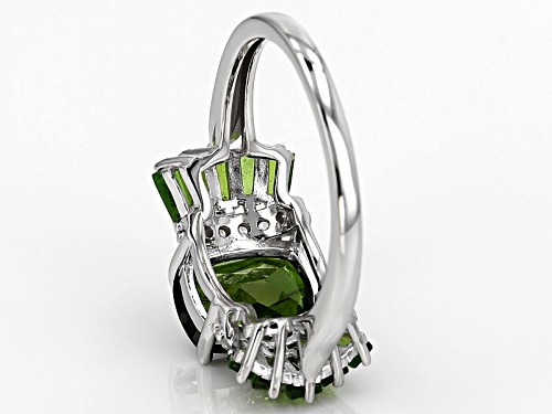 1.78ct Rectangular Cushion And .88ctw Baguette Chrome Diopside With .24ctw White Zircon Silver Ring - Size 5