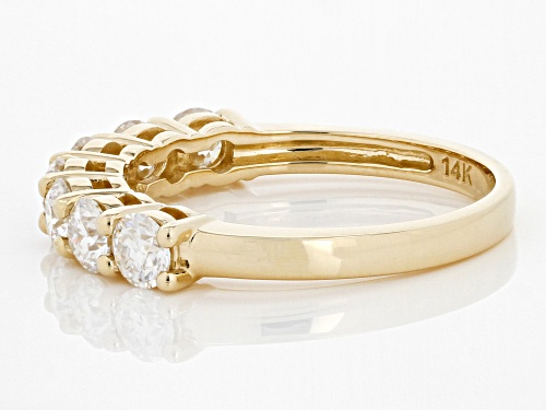MOISSANITE FIRE(R) 1.12CTW DEW ROUND 14K YELLOW GOLD BAND RING - Size 7.5
