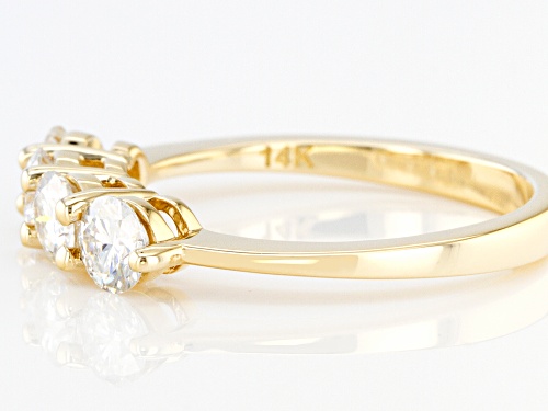 MOISSANITE FIRE(R) .92CTW DEW ROUND 14K YELLOW GOLD BAND RING - Size 8
