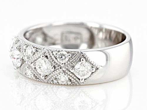 Pre-Owned MOISSANITE FIRE® .74CTW DEW ROUND BRILLIANT PLATINEVE® RING - Size 6