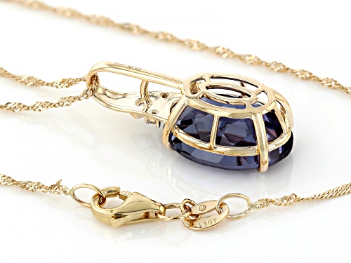 Pre-Owned 7.00ct Lab Color Change Sapphire With 0.03ctw Lab White Sapphire 10k Yellow Gold Pendant W