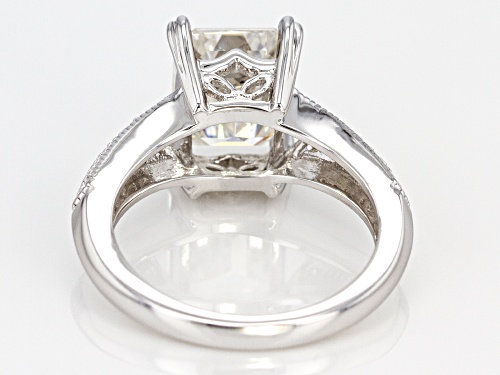 Pre-Owned MOISSANITE FIRE® 3.83CTW DEW EMERALD CUT AND ROUND PLATINEVE® RING - Size 7