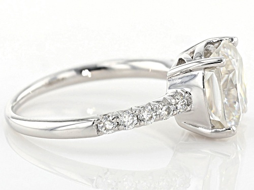 Pre-Owned MOISSANITE FIRE® 4.50CTW DEW CUSHION CUT AND ROUND PLATINEVE™ RING - Size 10