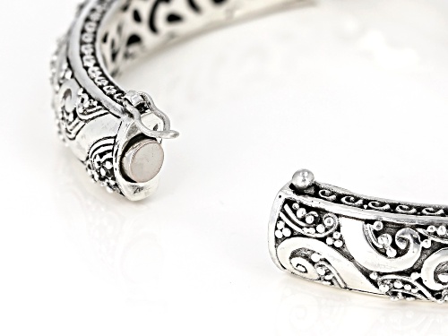 Pre-Owned Artisan Collection Of Bali™ Sterling Silver Textured Filigree Bangle Bracelet - Size 8