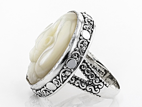 Artisan Collection Of Bali™ 25mm Round, Carved White Mother Of Pearl Cat Silver Solitaire Ring - Size 5