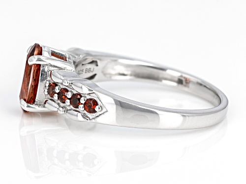 .90ct Oval Red Labradorite With 0.27ctw Round Vermelho Garnet Rhodium Over Sterling Silver Ring - Size 7