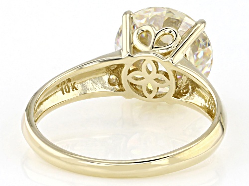 4.74ct Round Strontium Titanate With 0.05ctw Round White Moissanite 10k Yellow Gold Ring - Size 8