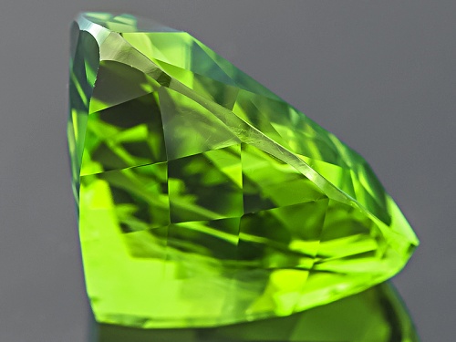 Pakistan Peridot 7.46ct 12.2x12.2mm Trillion