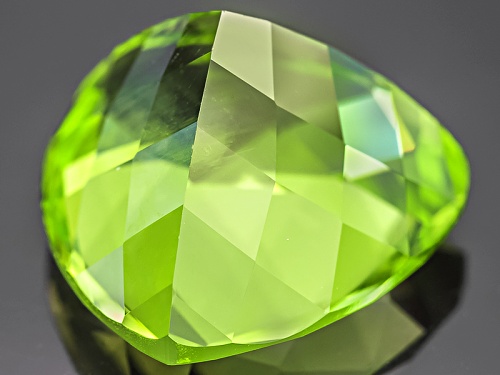 Pakistan Peridot 7.46ct 12.2x12.2mm Trillion