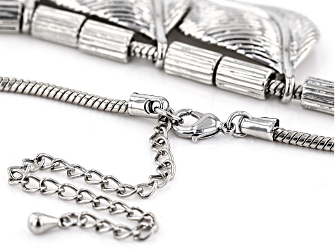 Silver Tone Graduated Leaf Necklace