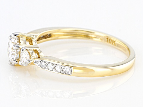 Pre-Owned Moissanite 10k yellow gold ring .88ctw DEW.