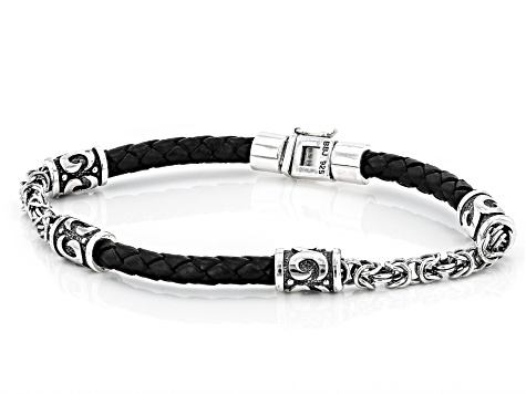 Pre-owned Leather Bracelet In Black