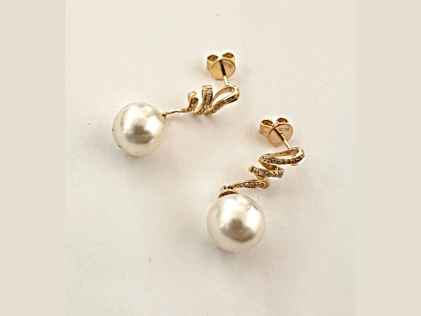 White South Sea Cultured Pearl and Diamonds 18k Yellow Gold Earrings