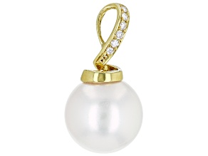 15mm Round White Cultured South Sea Pearl With 0.11ctw White Diamond 18k Yellow Gold Pendant
