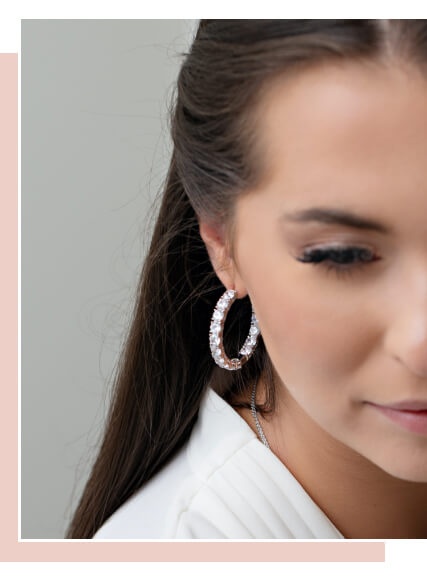 Bella Luce Earrings in White 