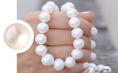 Woman wearing pearl jewelry 
