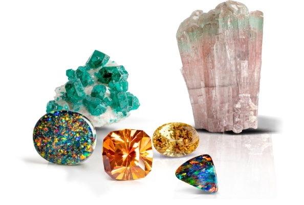 Variety of loose gemstones 