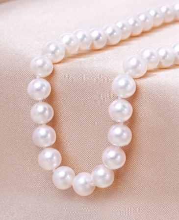 pearl strand necklace 