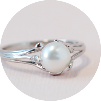 Single Pearl Ring in Silver